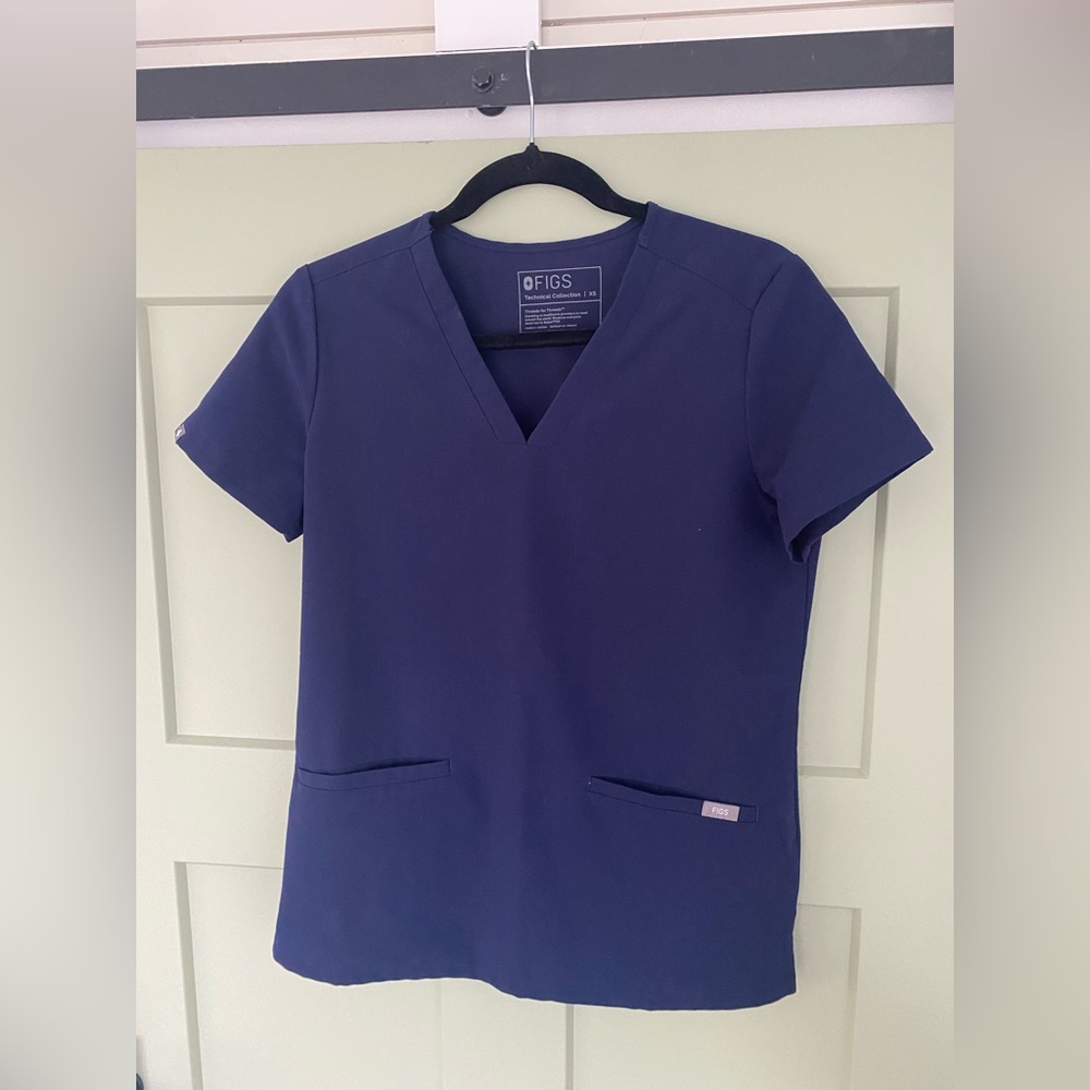 Figs two pocket scrub top
